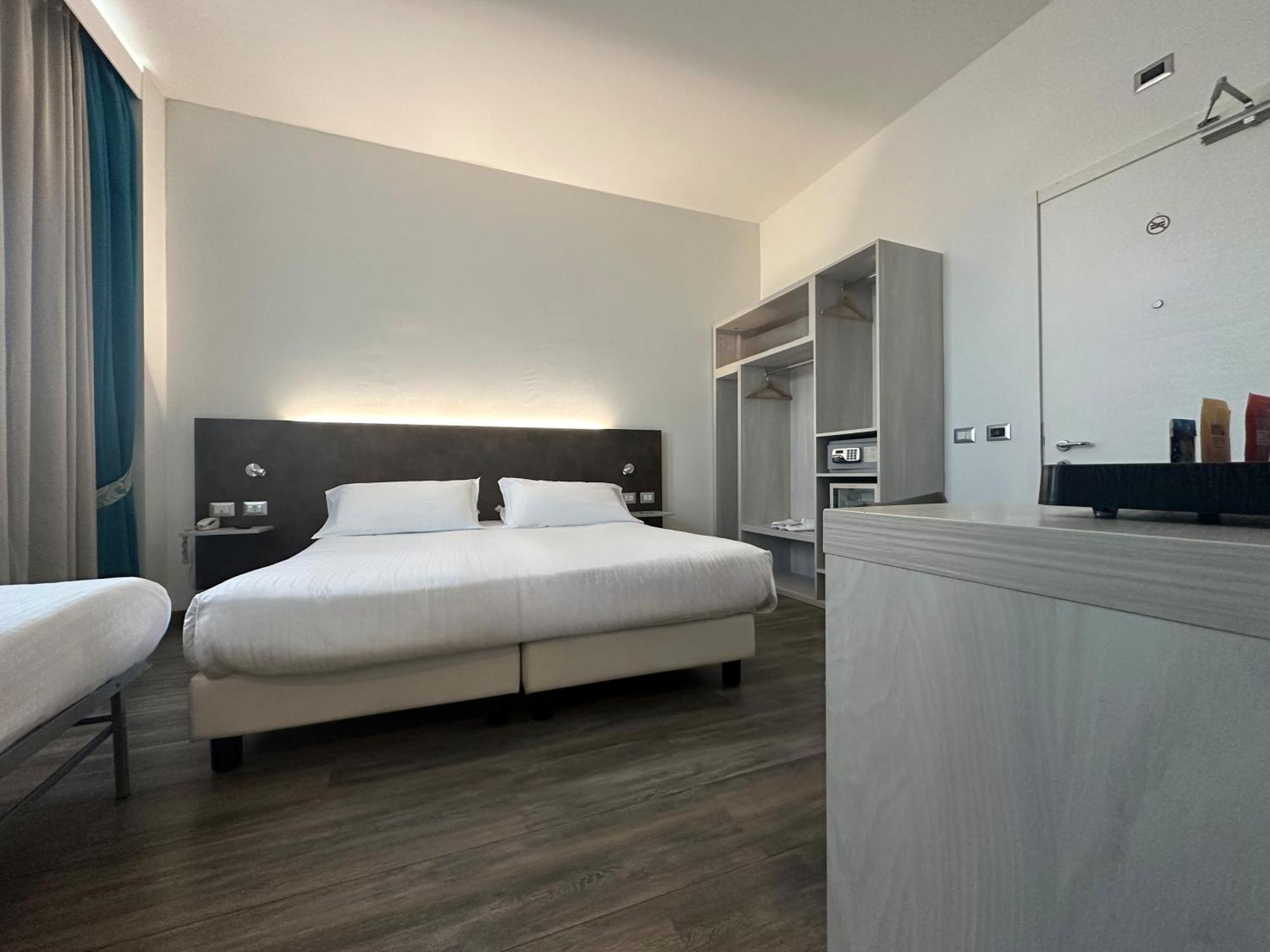 Phi Hotel Milano Баранцате Екстер'єр фото